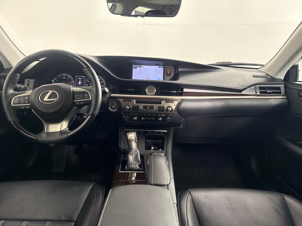 2016 Lexus ES Image 29