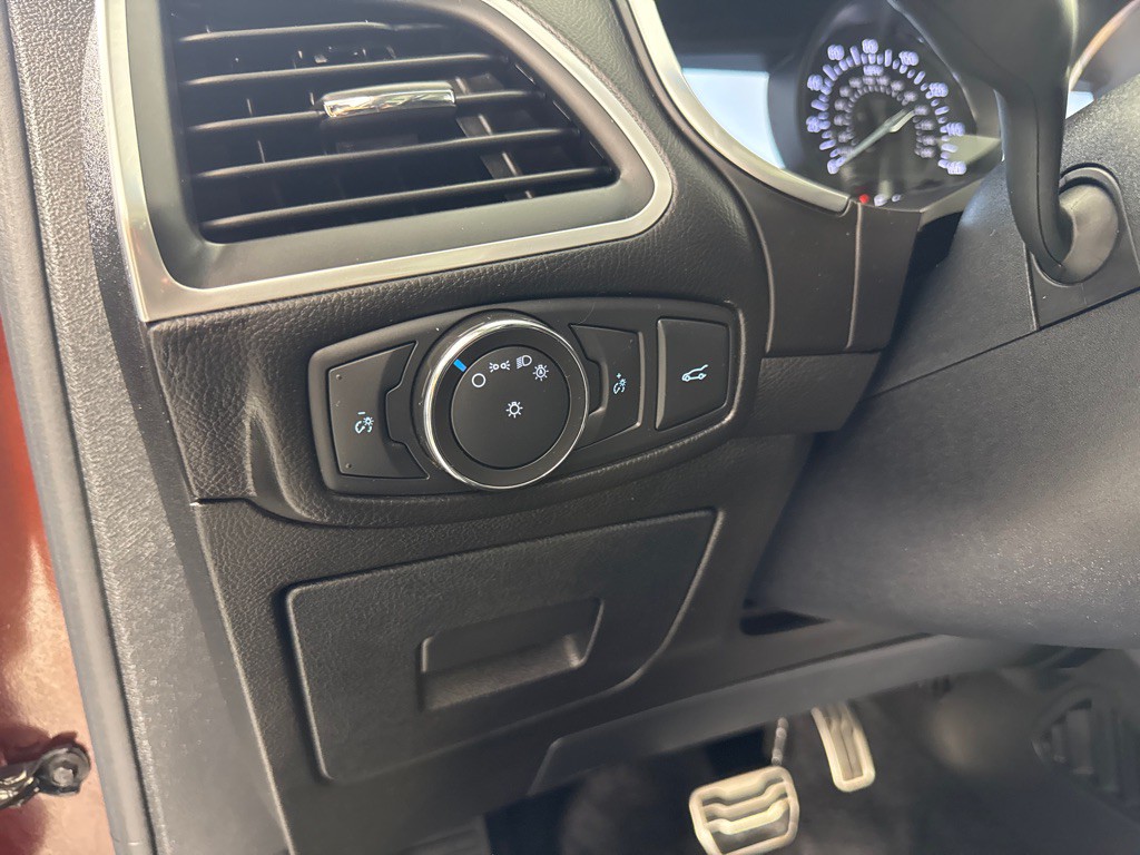 2015 Ford Edge Image 16