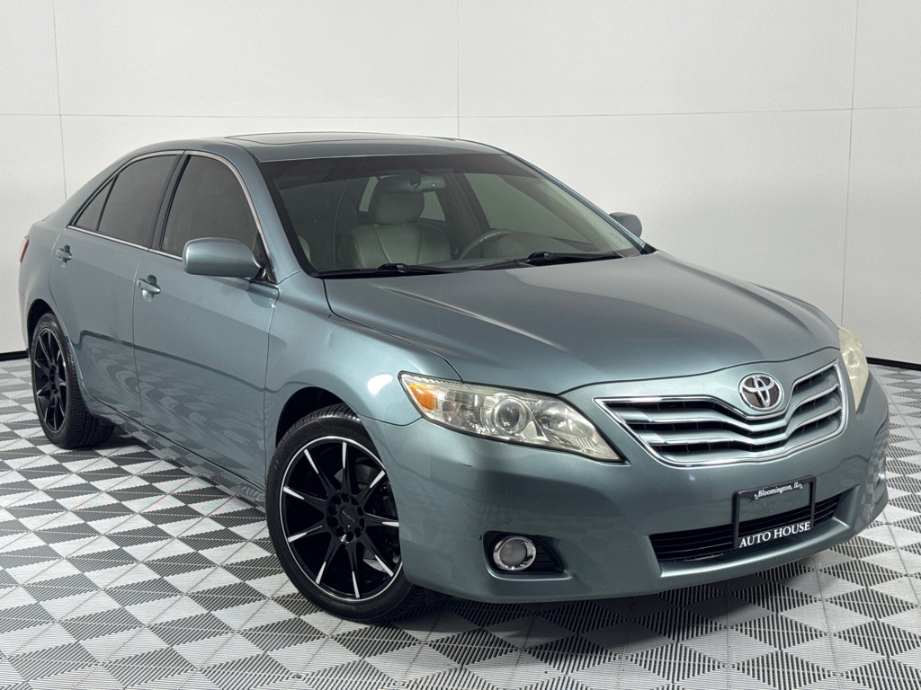 2011 Toyota Camry Image 2