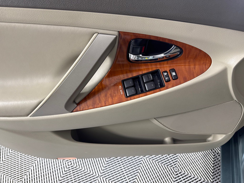 2011 Toyota Camry Image 8