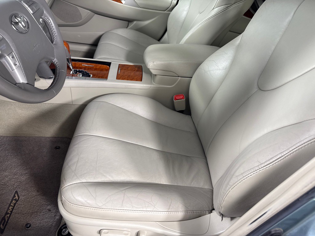 2011 Toyota Camry Image 9