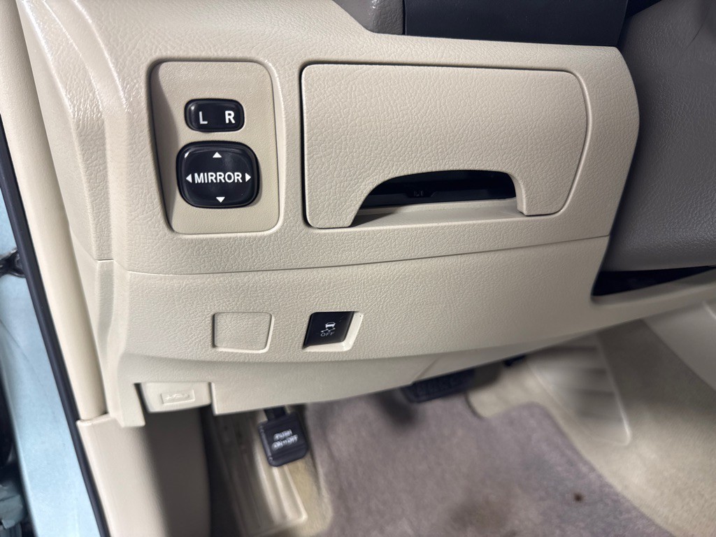 2011 Toyota Camry Image 12