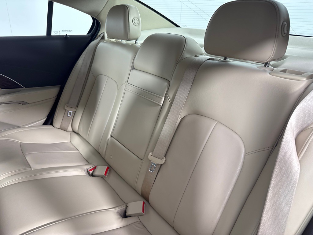 2016 Buick Lacrosse Image 18