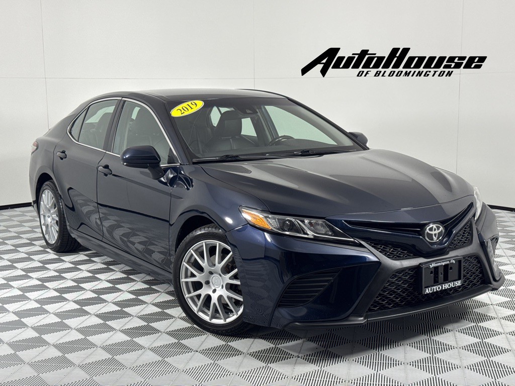 2019 Toyota Camry Image 1