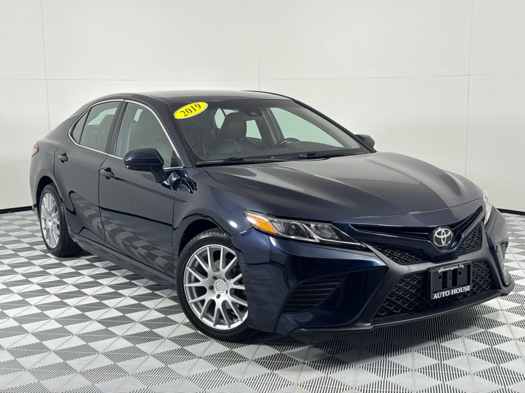 2019 Toyota Camry Image 2