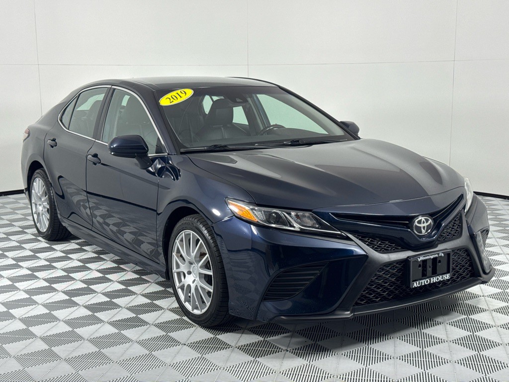 2019 Toyota Camry Image 3