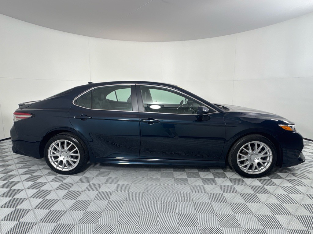 2019 Toyota Camry Image 4