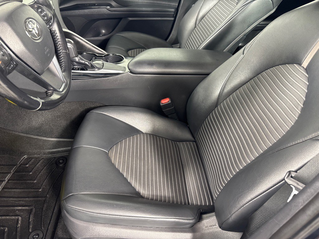 2019 Toyota Camry Image 8