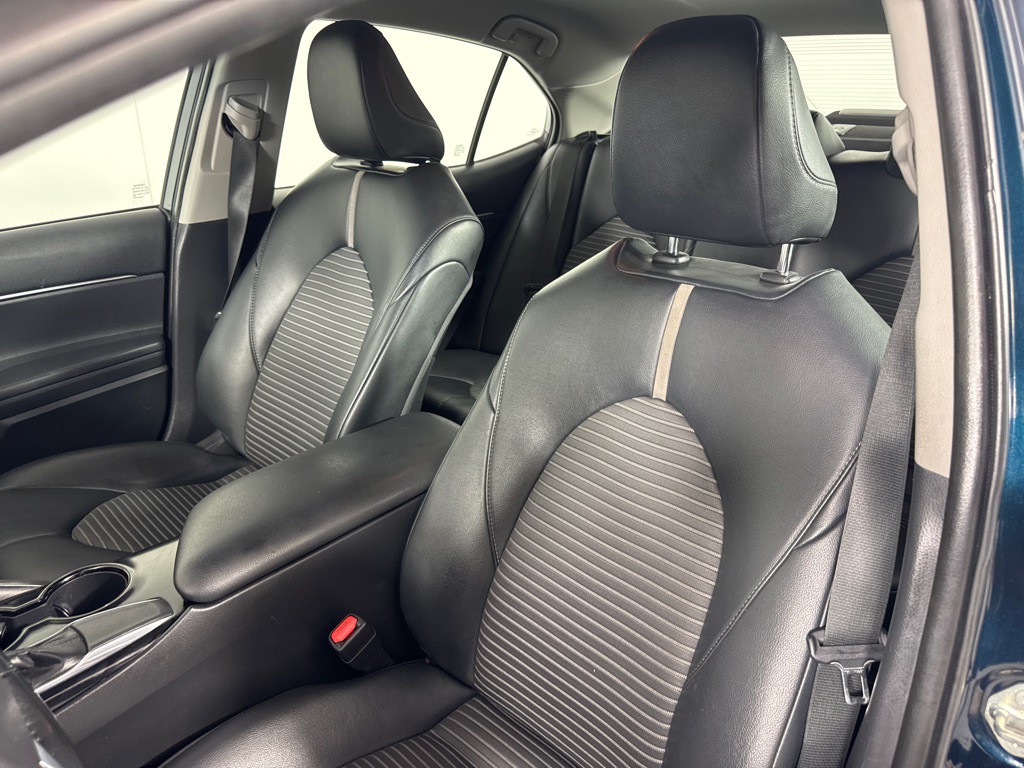 2019 Toyota Camry Image 9