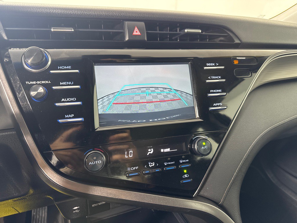 2019 Toyota Camry Image 12