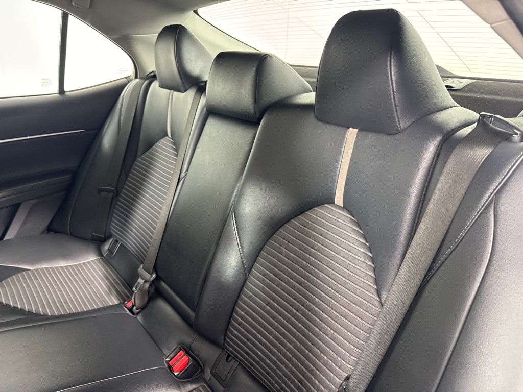 2019 Toyota Camry Image 15