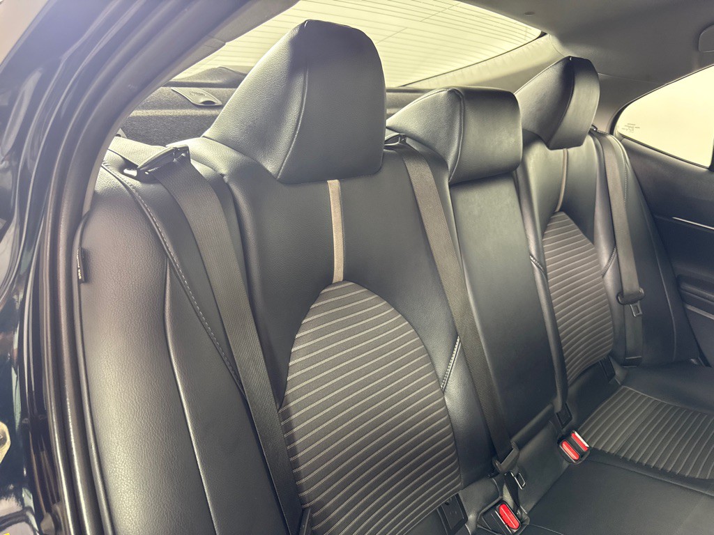2019 Toyota Camry Image 17