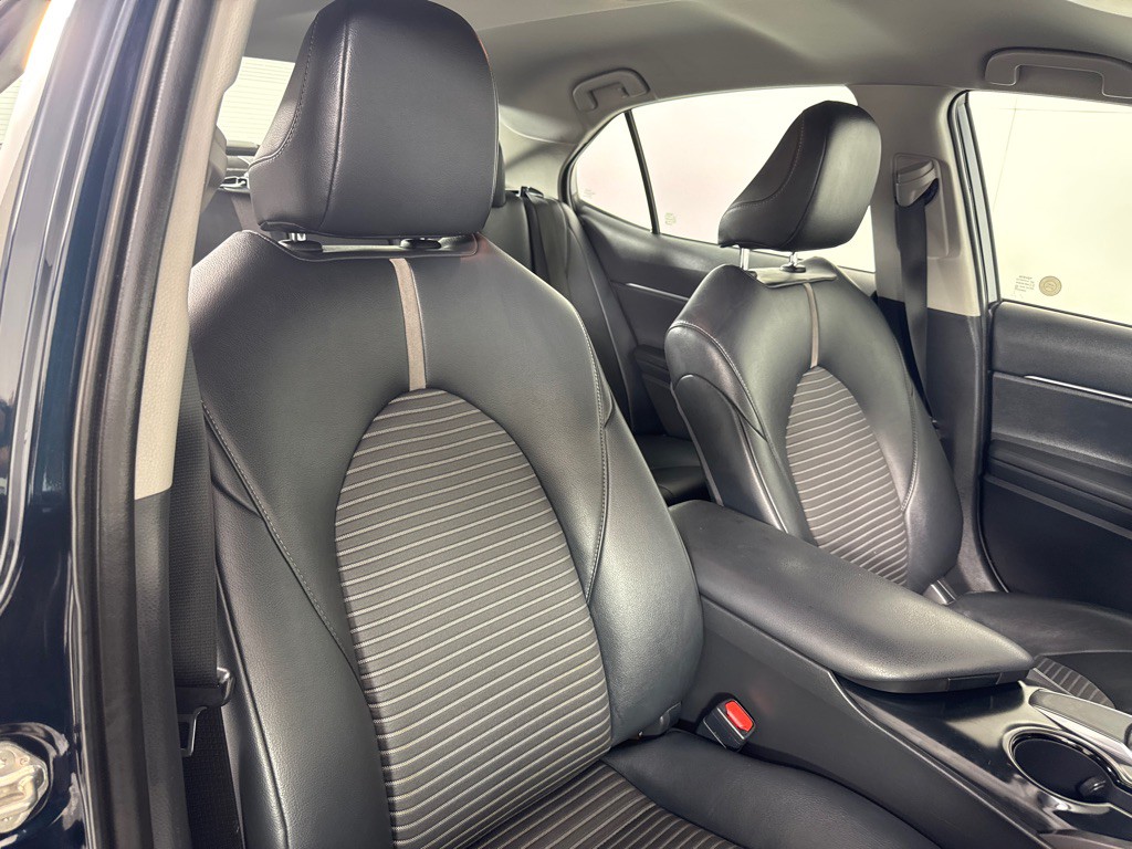 2019 Toyota Camry Image 19