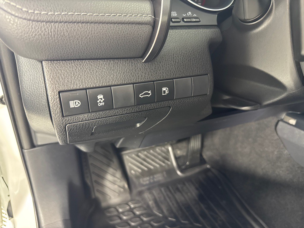 2018 Toyota Camry Image 17