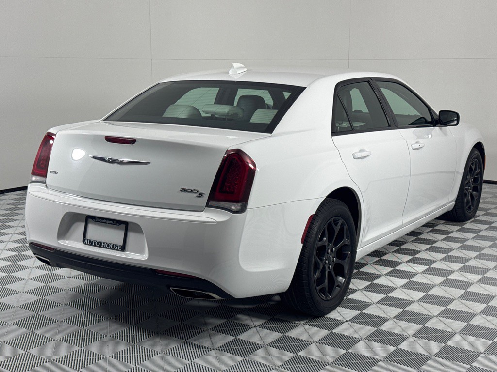 2019 Chrysler 300 Image 5