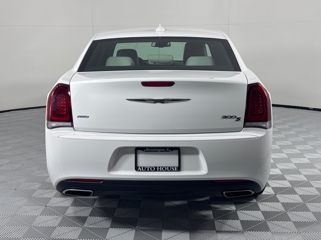 2019 Chrysler 300 Image 6
