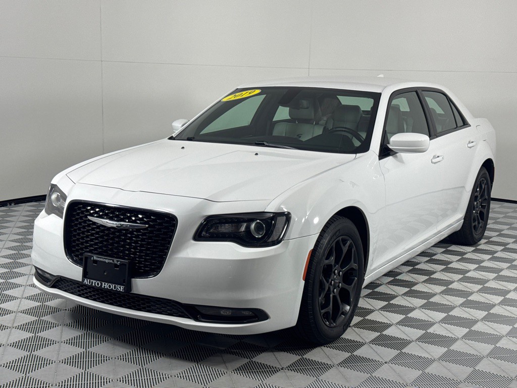 2019 Chrysler 300 Image 11