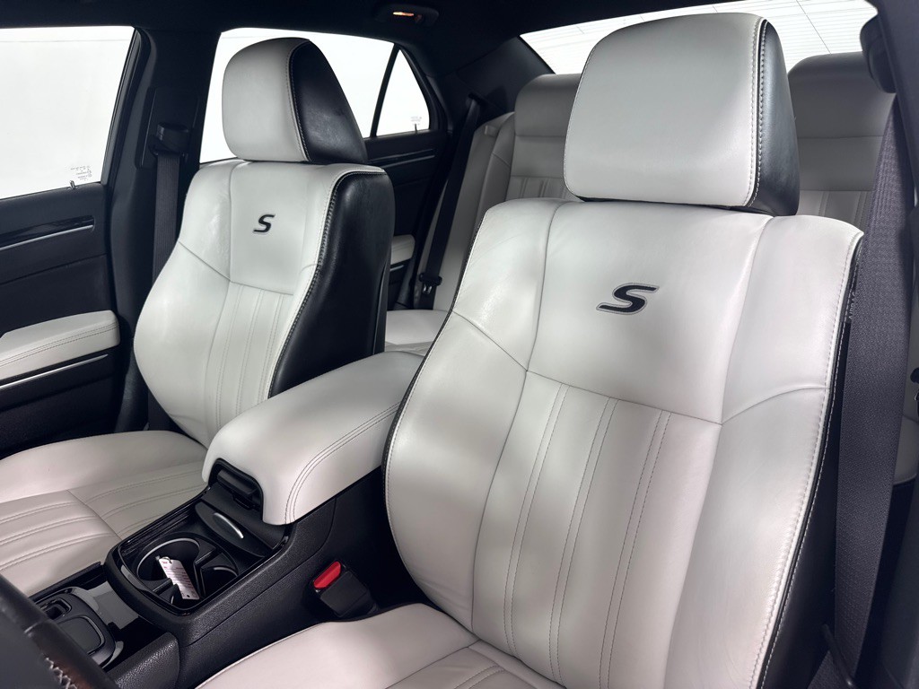 2019 Chrysler 300 Image 15