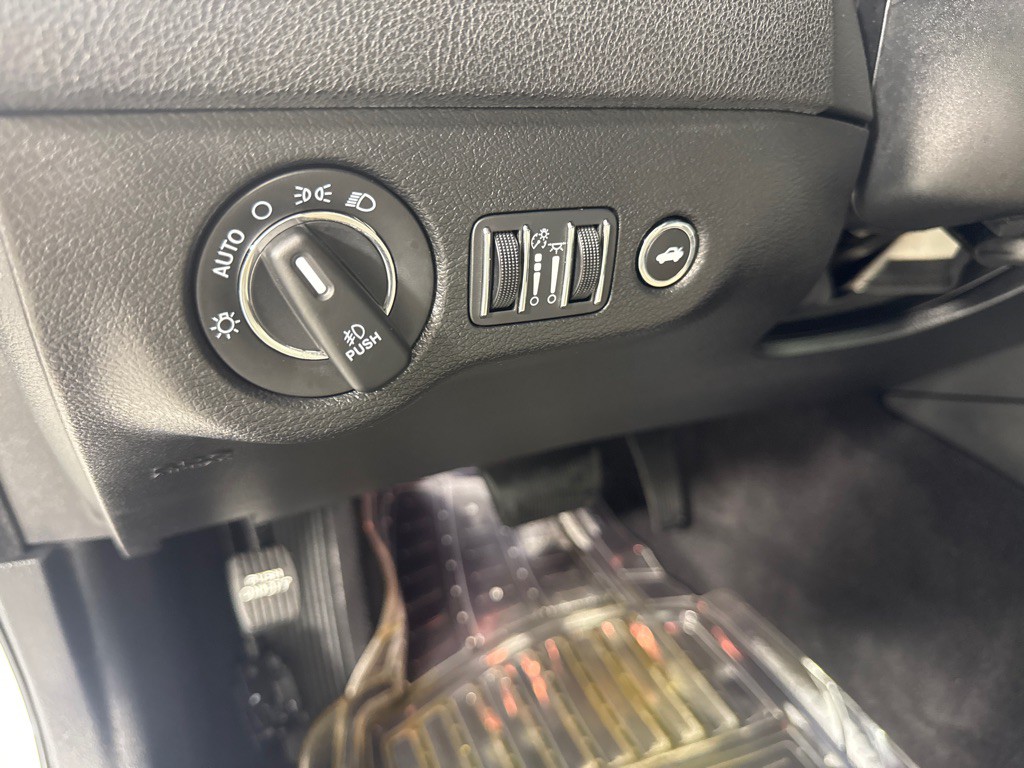 2019 Chrysler 300 Image 16