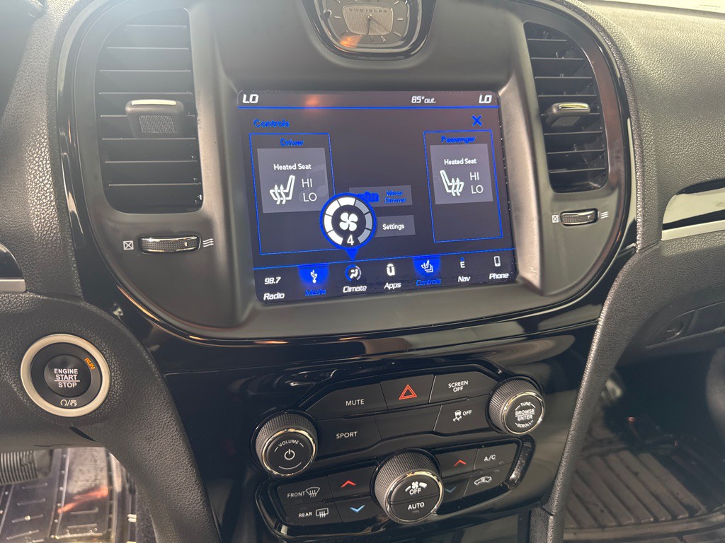 2019 Chrysler 300 Image 18
