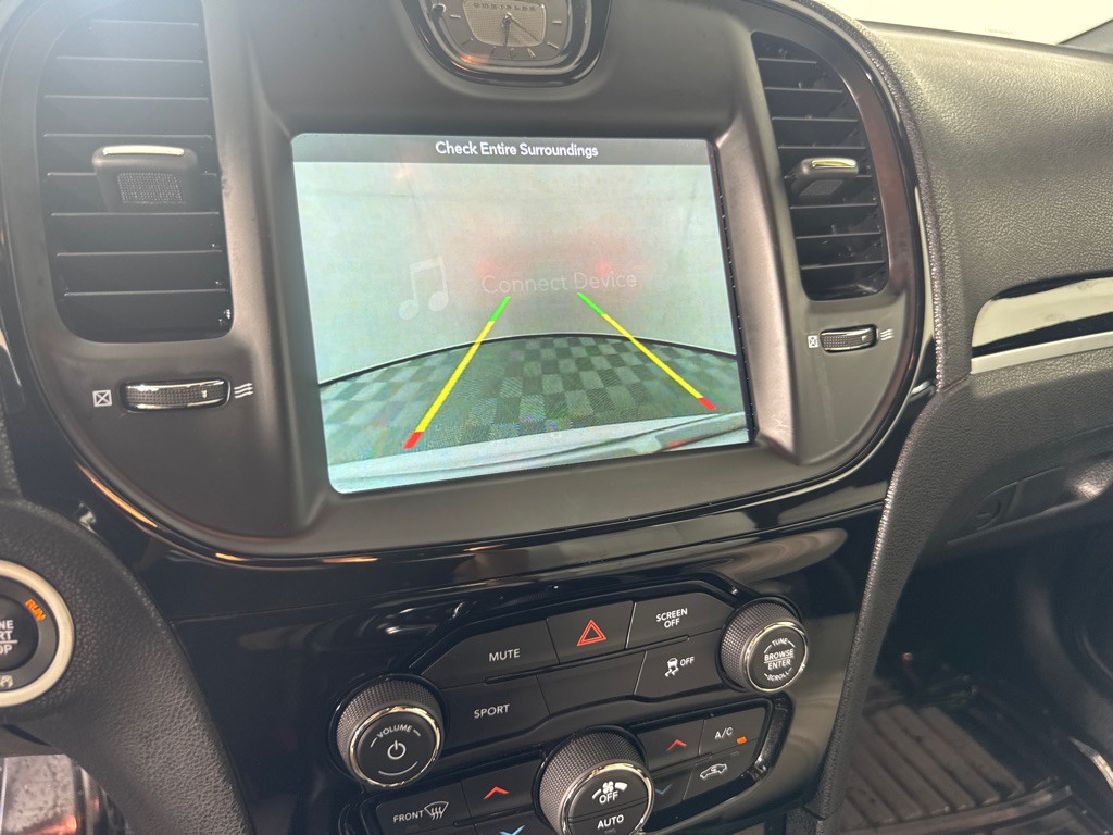 2019 Chrysler 300 Image 19