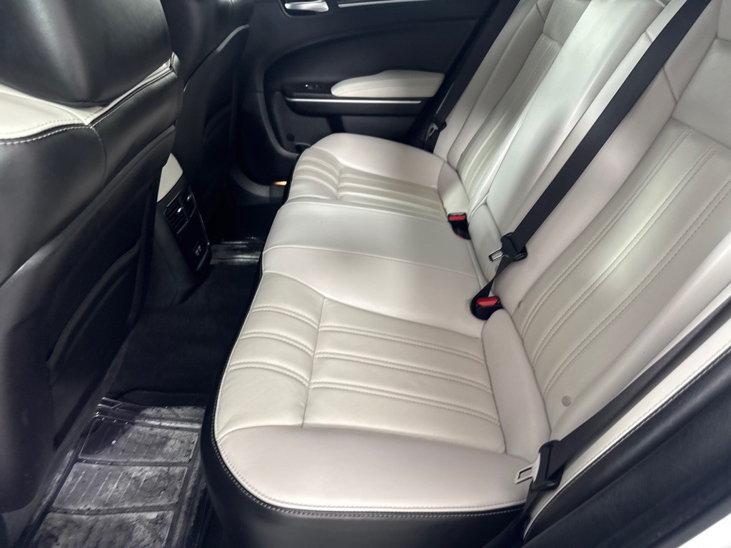 2019 Chrysler 300 Image 21
