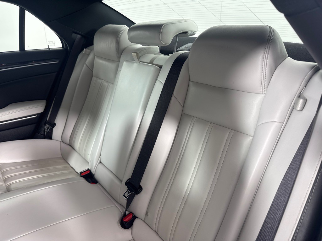 2019 Chrysler 300 Image 22