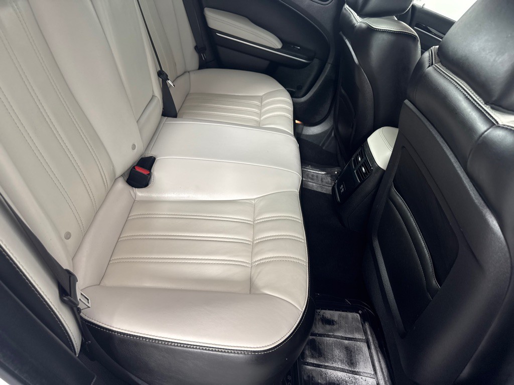 2019 Chrysler 300 Image 23