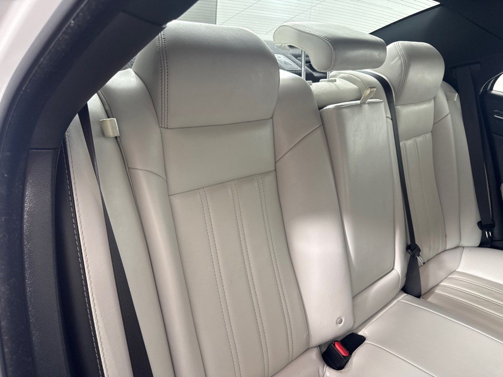 2019 Chrysler 300 Image 24