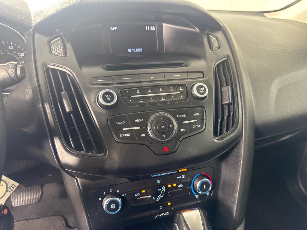 2016 Ford Focus Image 16