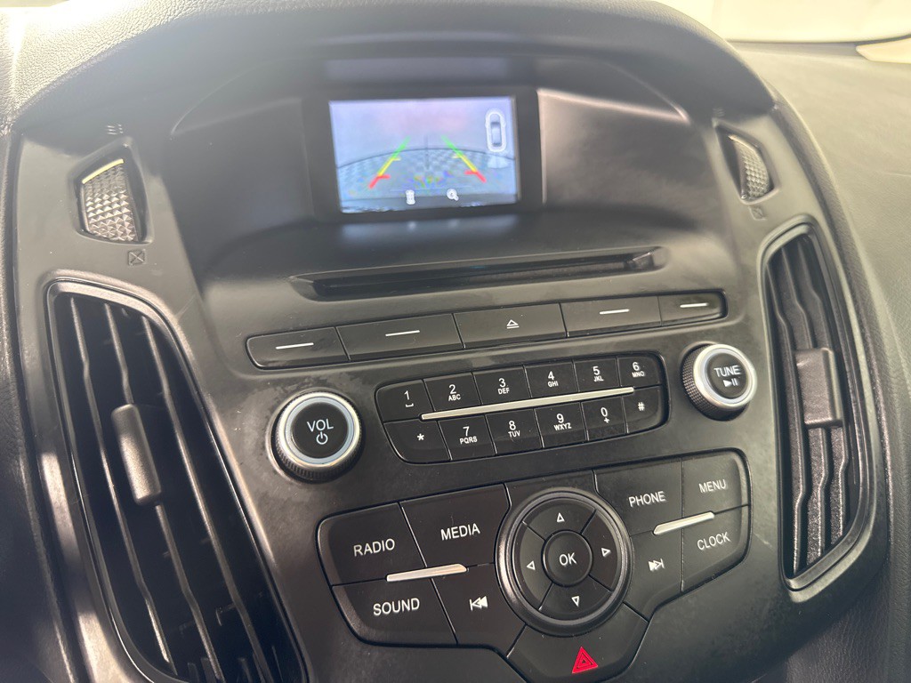 2016 Ford Focus Image 17