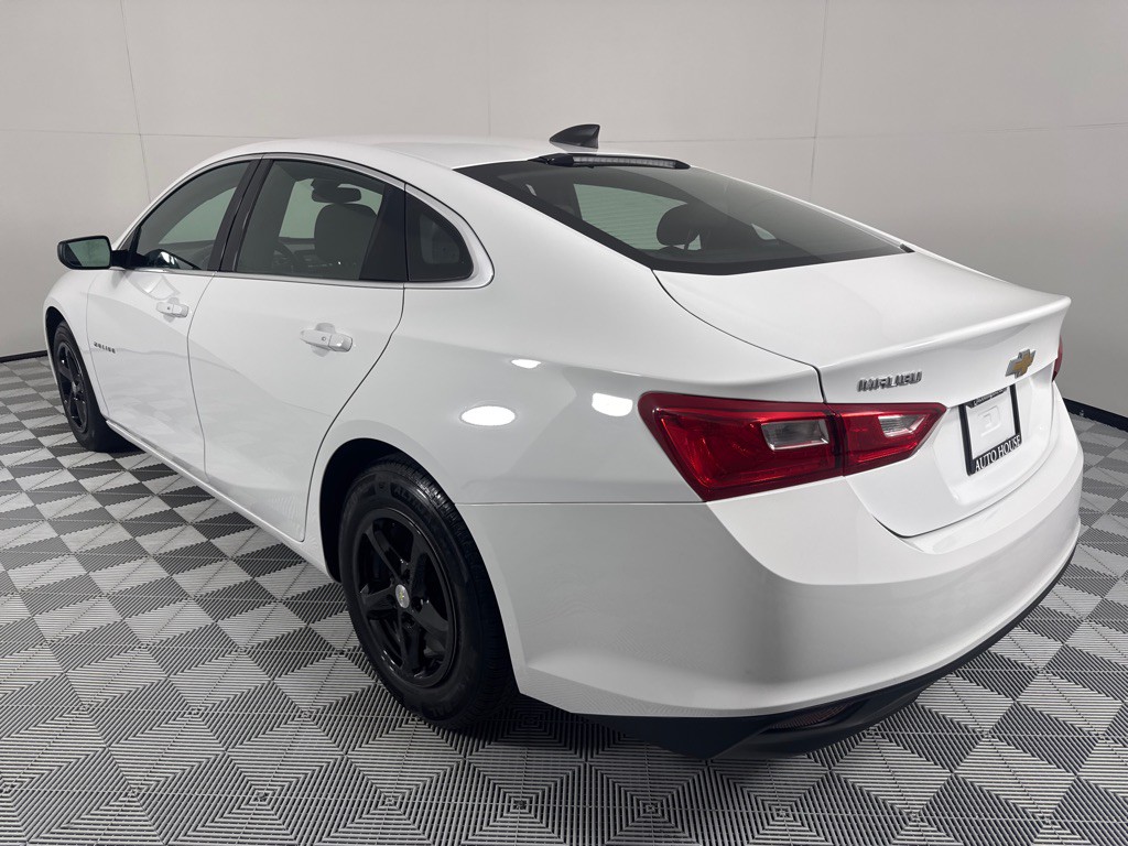 2017 Chevrolet Malibu Image 5