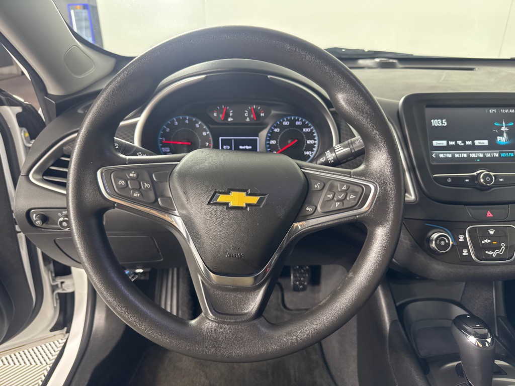 2017 Chevrolet Malibu Image 14