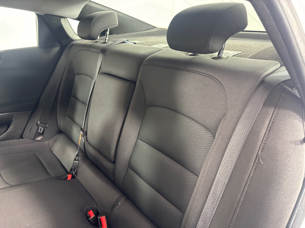 2017 Chevrolet Malibu Image 19