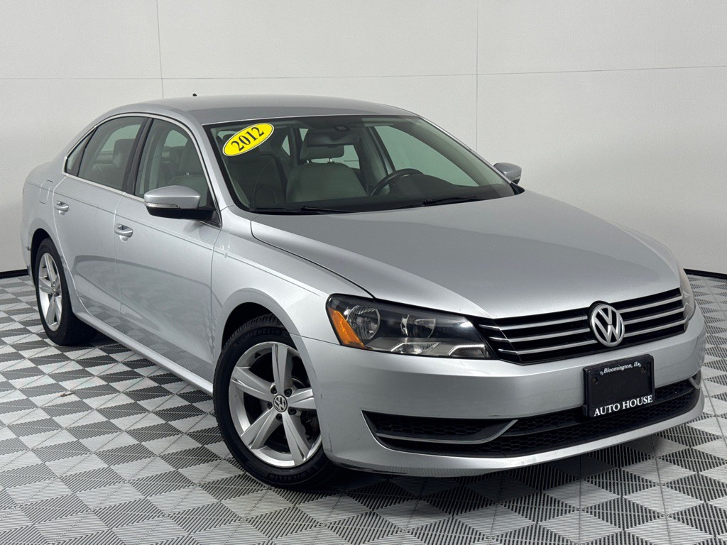2013 Volkswagen Passat Image 2