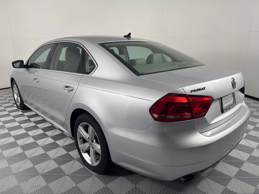 2013 Volkswagen Passat Image 4