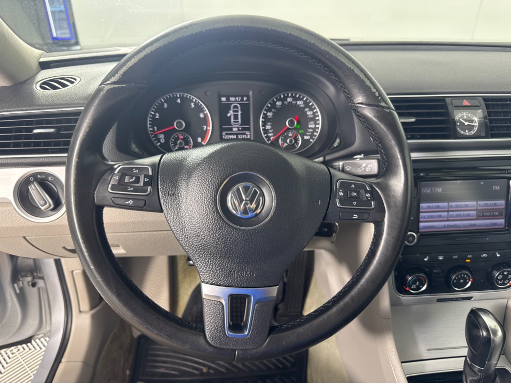 2013 Volkswagen Passat Image 12