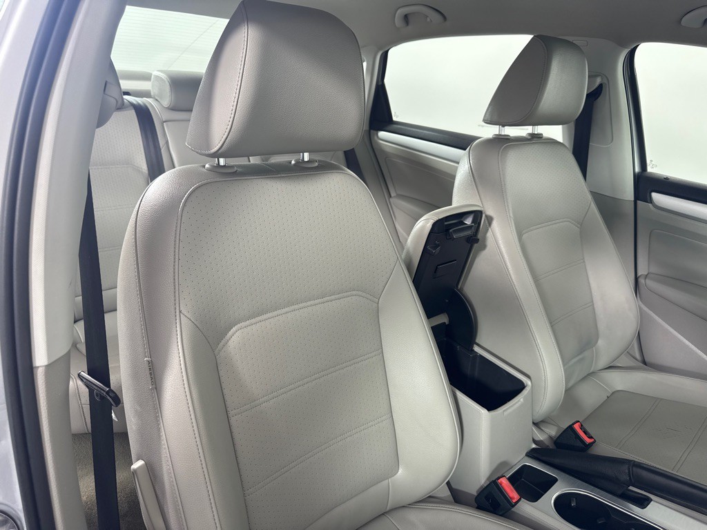 2013 Volkswagen Passat Image 19