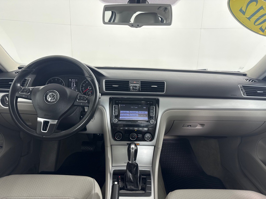 2013 Volkswagen Passat Image 20