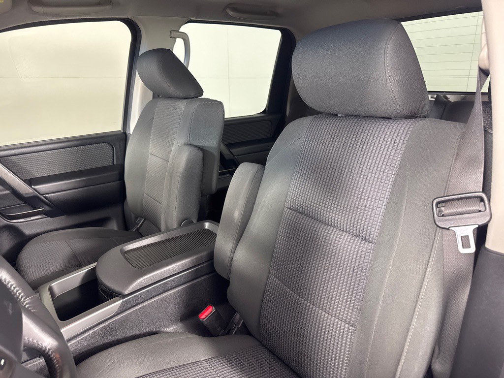 2014 Nissan Titan Image 12