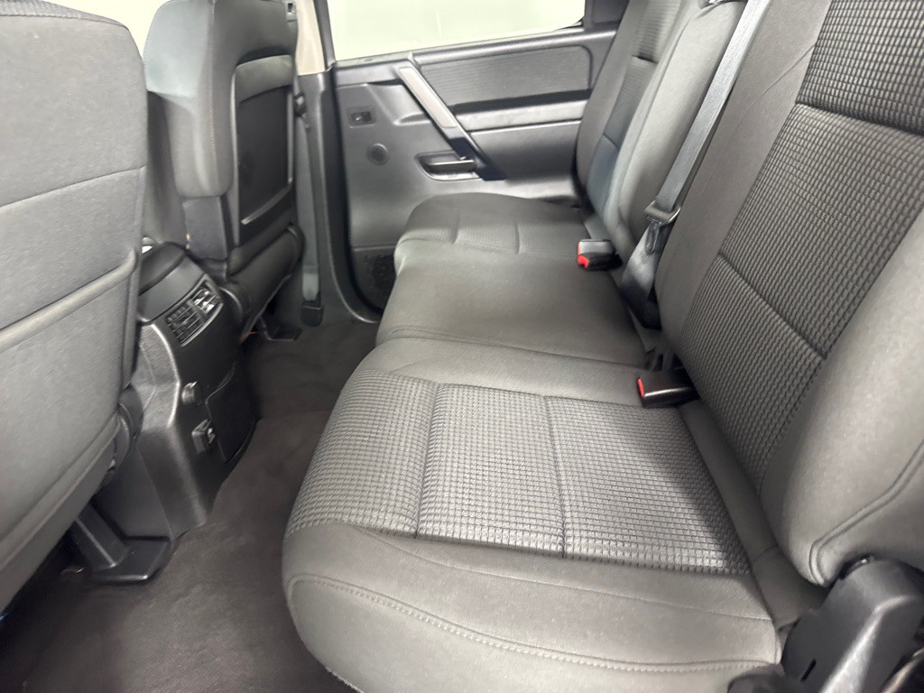 2014 Nissan Titan Image 17