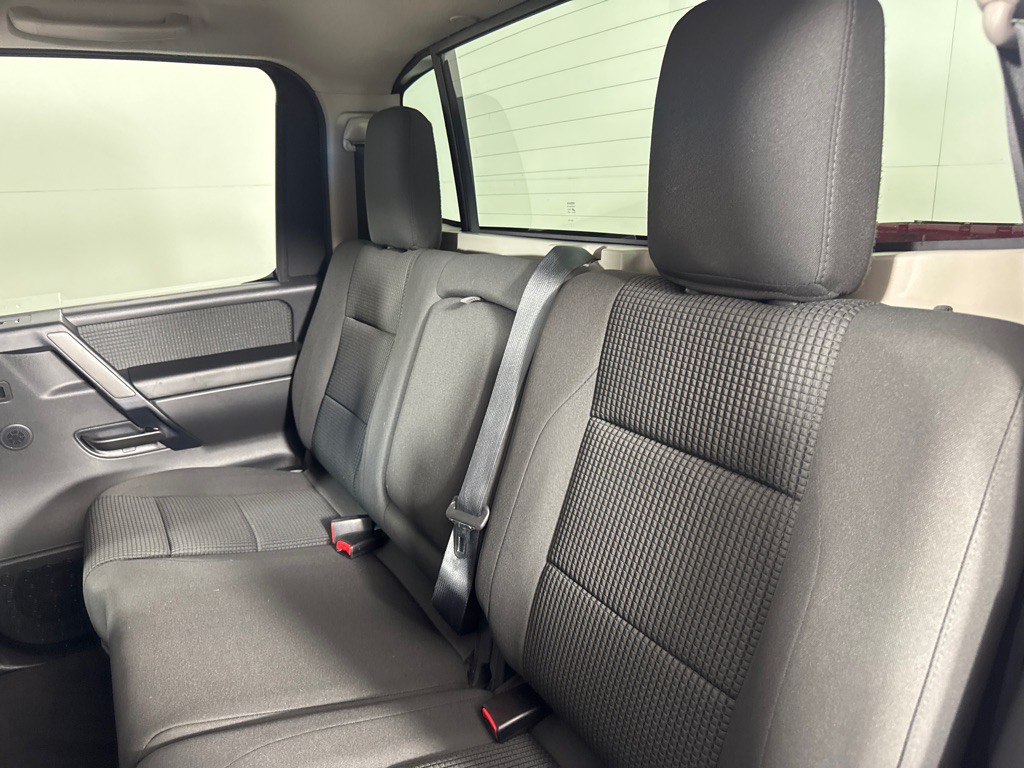 2014 Nissan Titan Image 18