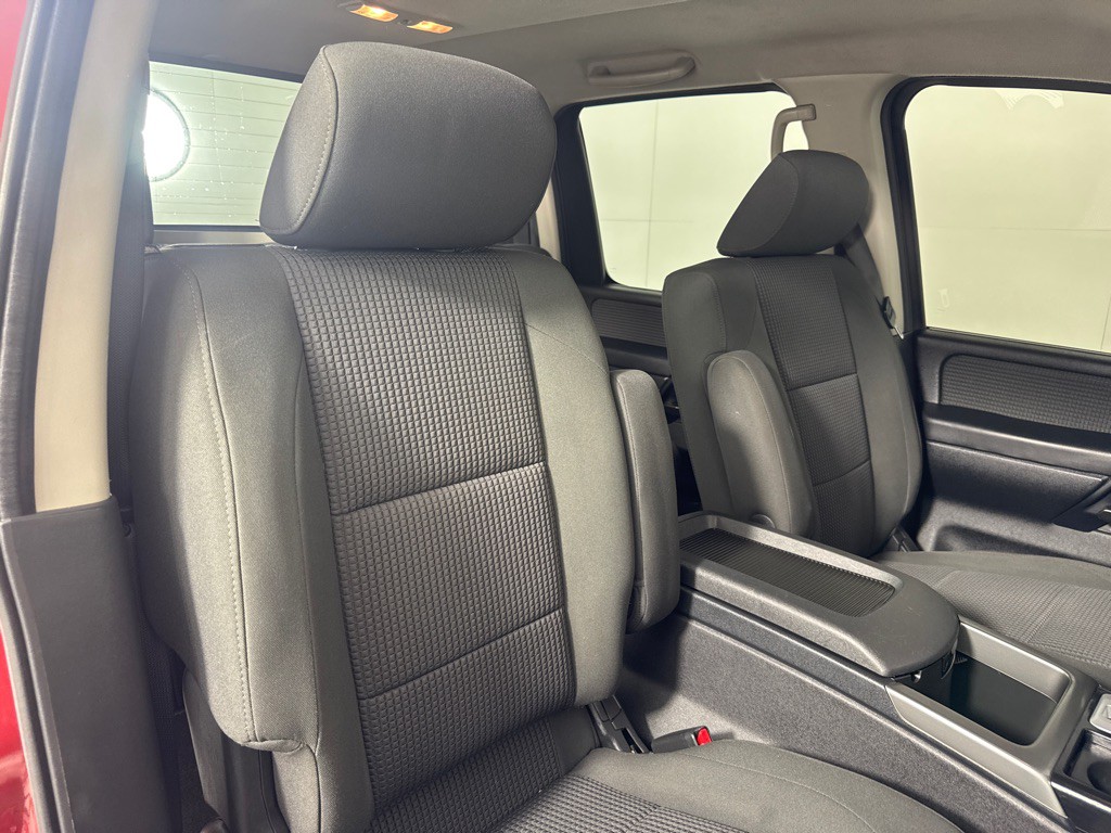 2014 Nissan Titan Image 22