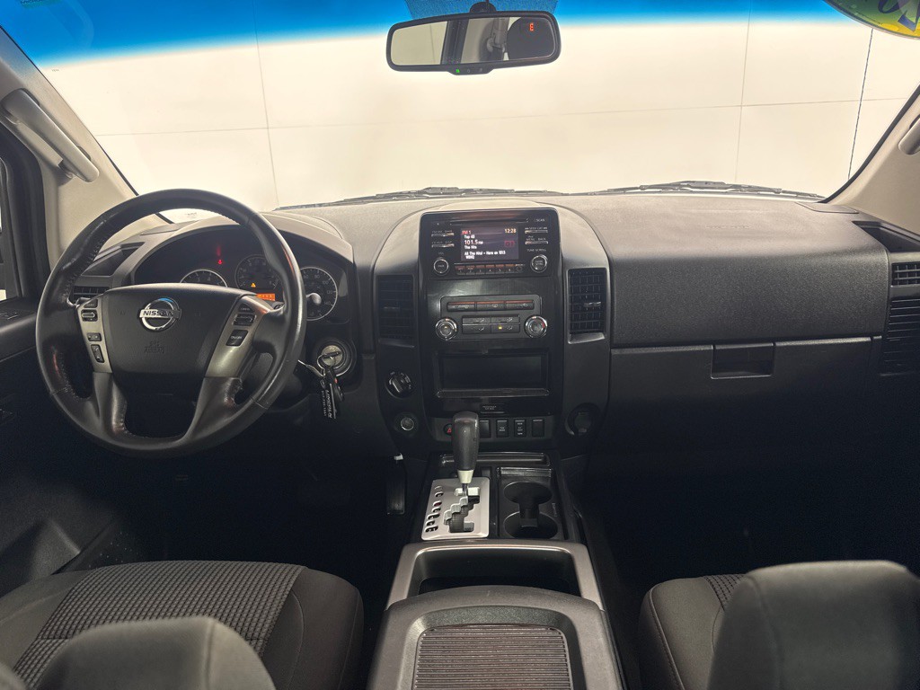 2014 Nissan Titan Image 23