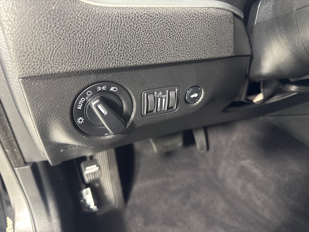 2020 Dodge Charger Image 16