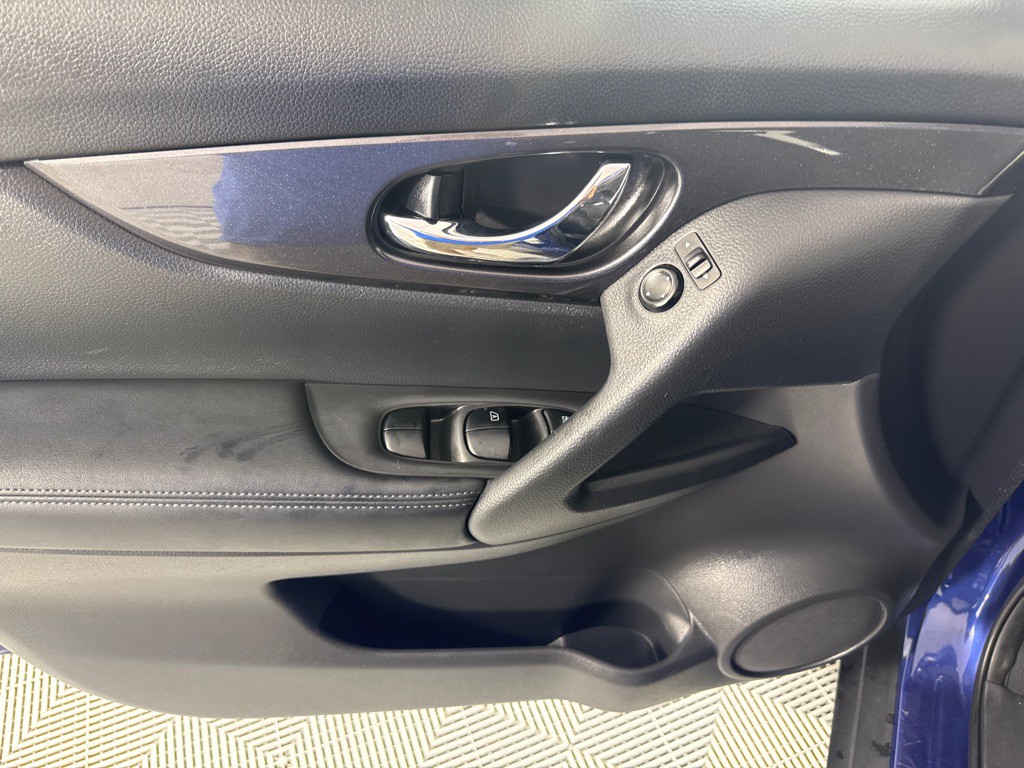 2017 Nissan Rogue Image 10