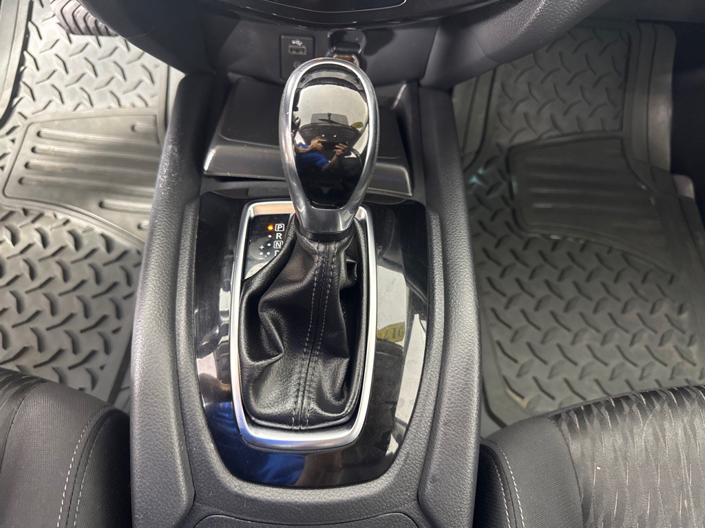 2017 Nissan Rogue Image 15