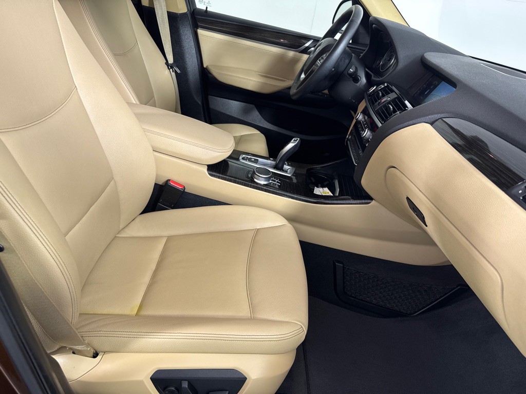 2017 BMW X3 Image 28