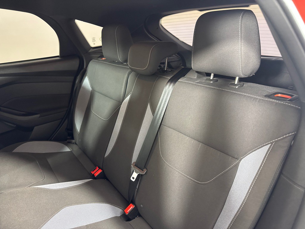 2018 Ford Focus Image 17