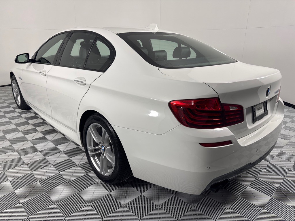 2016 BMW 5 Series Image 8